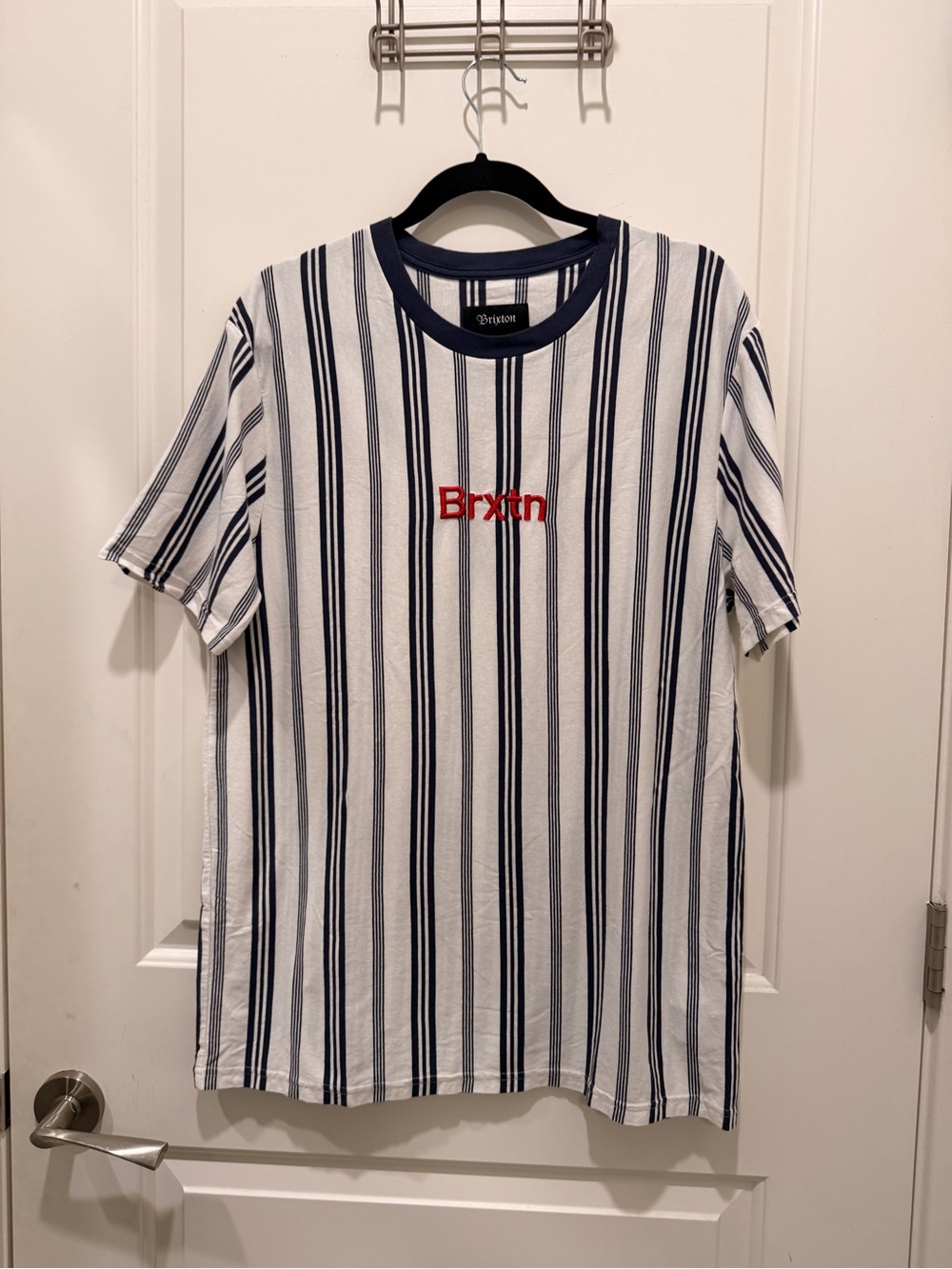 Brixton Striped T-Shirt Size L
White Blue Logo Tee